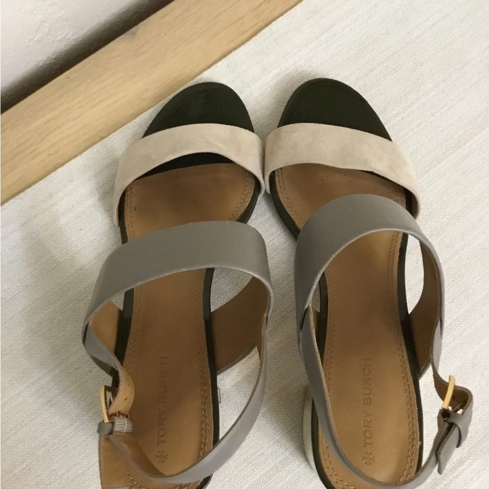 Tory Burch Gigi T Logo Two-Tone Block Heel Sandals in Gray, Cream and gray Sz.9